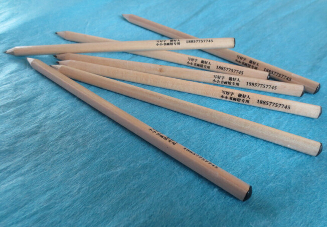 The handling of custom triangle wood is not easy to break HB pencil wholesale outdoor activity gift pencil