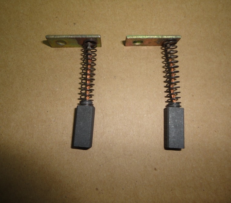 D214 SILICON RECTIFIER GENERATOR CARBON BRUSH 5X7X18MM