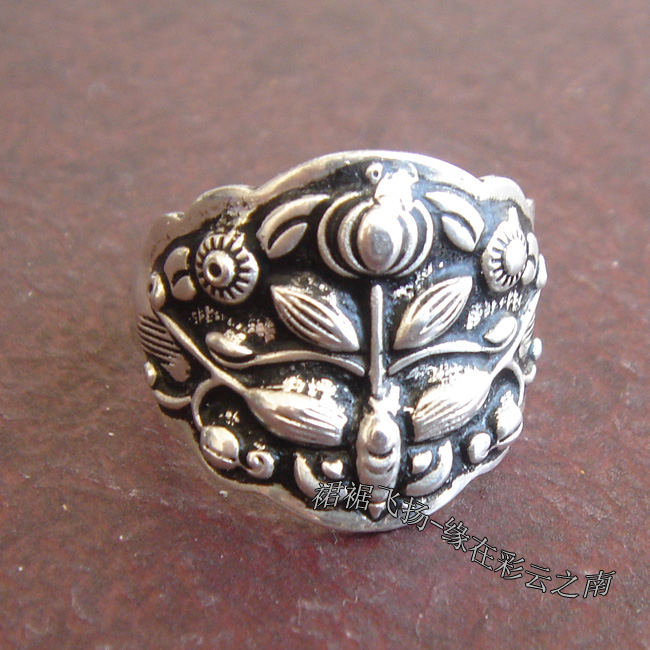 National style old Miao silver ring ~ wrong love