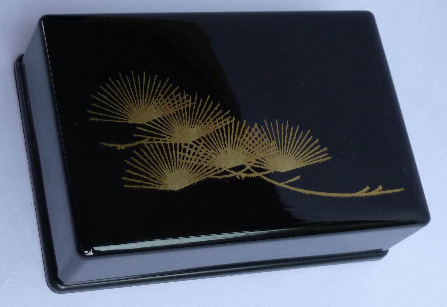Japan's exquisite high - level lacquer card box black underlying gold cloud software exquisite and elegant crafts