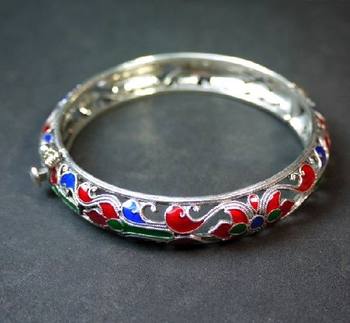 ສາຍແຂນທີ່ແປກປະຫຼາດຂອງ Nepalese sterling silver enamel ສາຍແຂນບາງໆສໍາລັບແມ່ຍິງທີ່ມີເຄື່ອງປະດັບຄົນອັບເດດ: jade ແລະເພັດລາຄາບໍ່ແພງໃນລາຄາພິເສດ