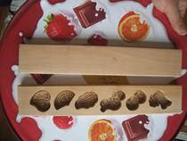 Shandong exquisite pear wood carving a row of 6 holes small pattern smart flower steamed bread mold pastry mold baking mold