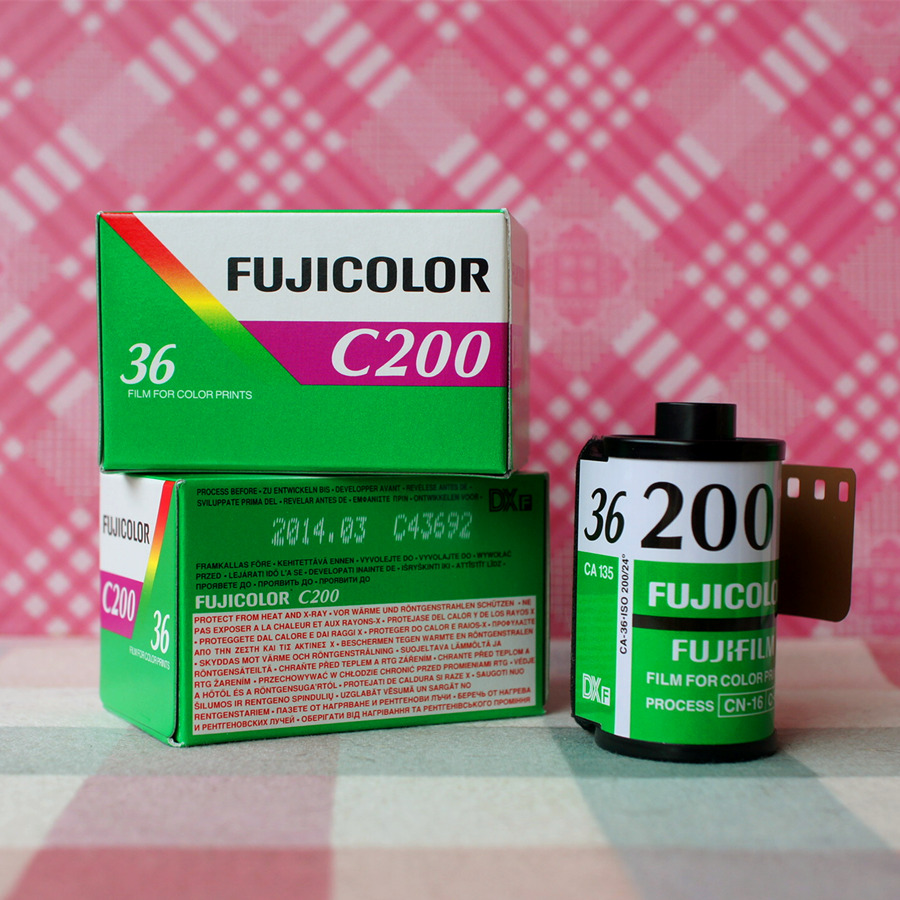 Out-of-print Japanese original Fuji C200 color negative 135 film, available for point-and-shoot cameras in August 22