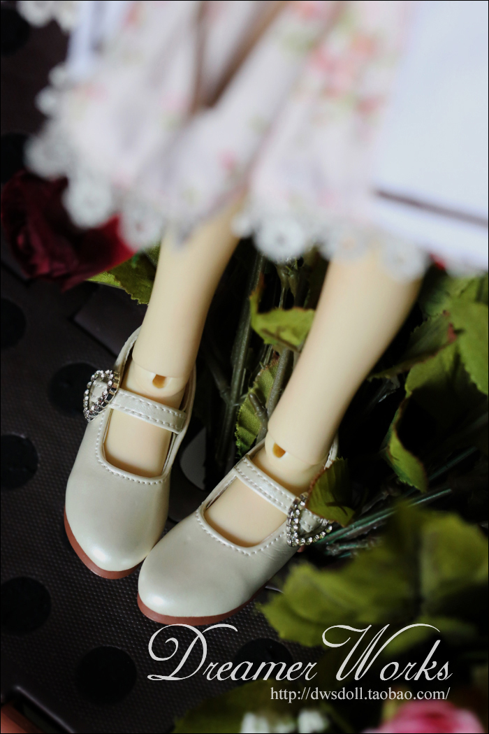 (DWS) SD BJD 4 points 3 points Doll Shoes Noble Heart-shaped Buttoning Shiny Leather Shoes 1 41 3-Taobao