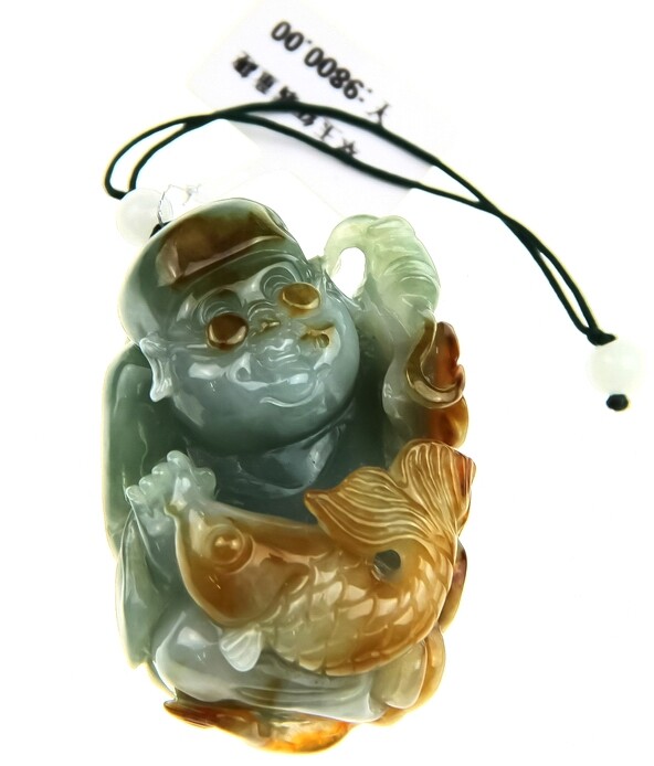 Emerald jade fish pendant-Cuiyu red emeralds with more than enough fun to play with a piece of red emeralds and a fish to play with a piece