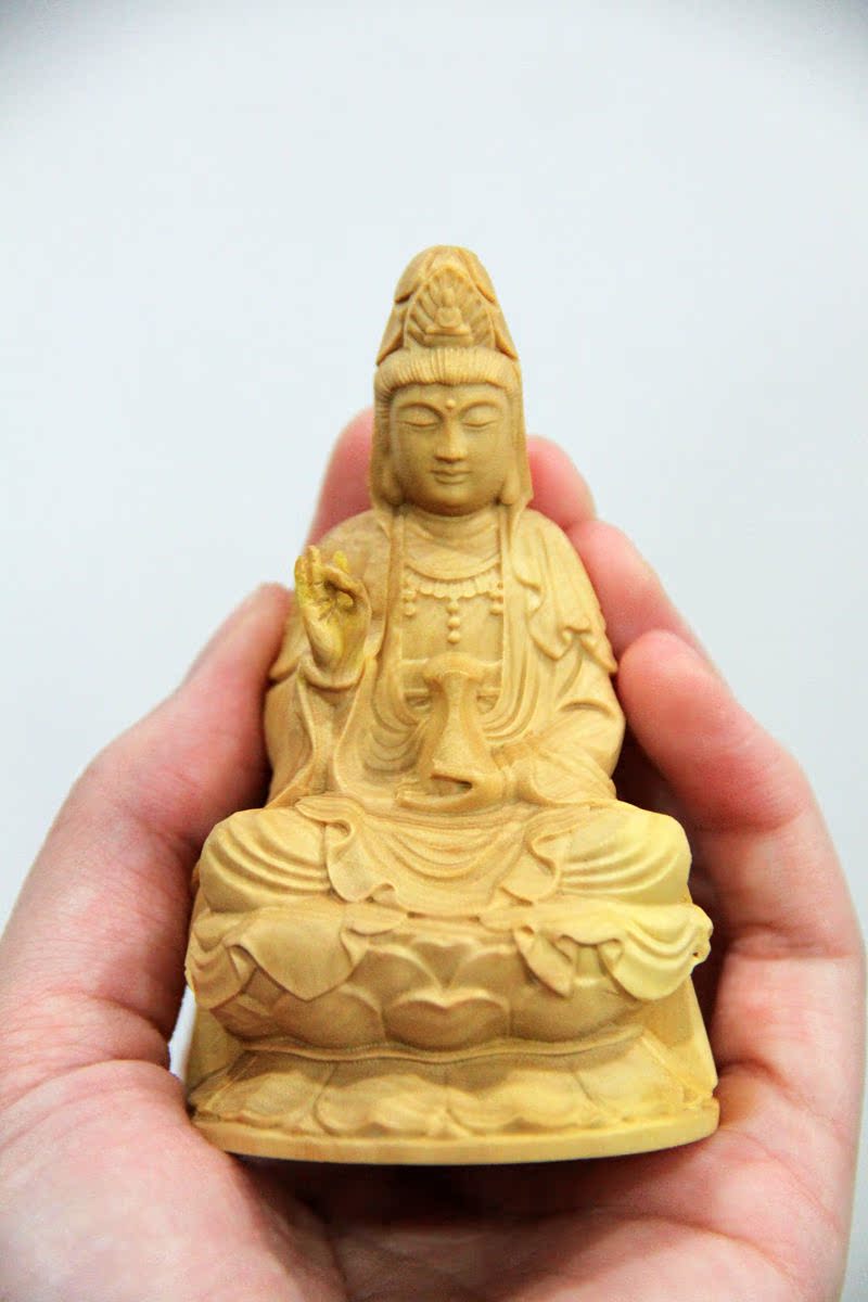 Car-mounted car decorated car interior swaying pieces Guanyin Buddha statue Pau Ping An yellow poplar hand-carved Buddha statue