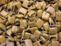 Imported ultra-small size 0 47uf 63V single stone without very short leg capacitance foot distance 5mm