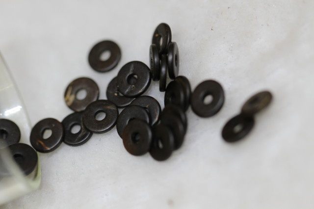 Tibetan Buddhist pearl accessories pure black coconut shell sheet 0 6