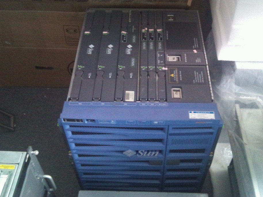 Sun Fire E2900 server 4 × 1350MHz main frequency