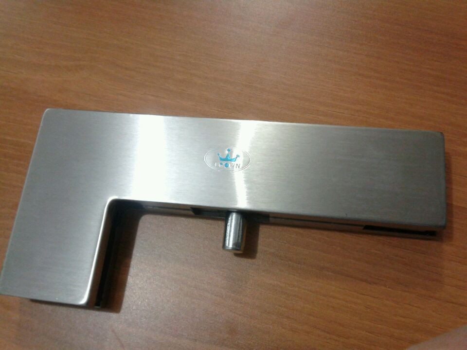 Floor spring glass door clip accessories curved clip seven-character clip frameless door clip factory direct sales