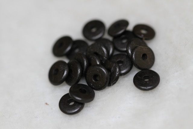 Tibetan Buddhist bead accessories Old material handmade red sandalwood 0 6cm