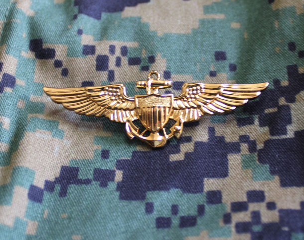 Challenger Metal Badge U.S. Navy Flight Qualification Badge Top Gun Dress Uniform Gold Badge