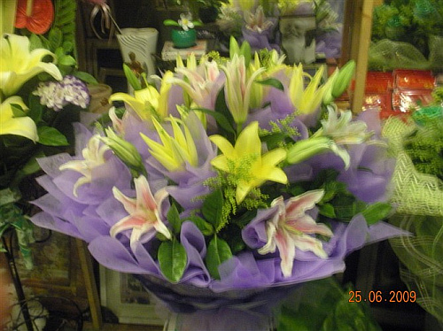上海贵阳增城香水百合花束安顺同城鲜花速递朋友同事领导长辈礼物