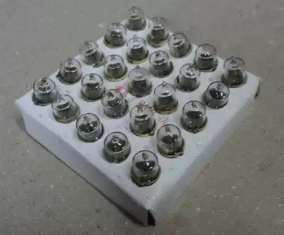 (Gift) Yellow light bulb(3 8V 0 3A) Only 1 (not for sale)Market price 0 5 yuan