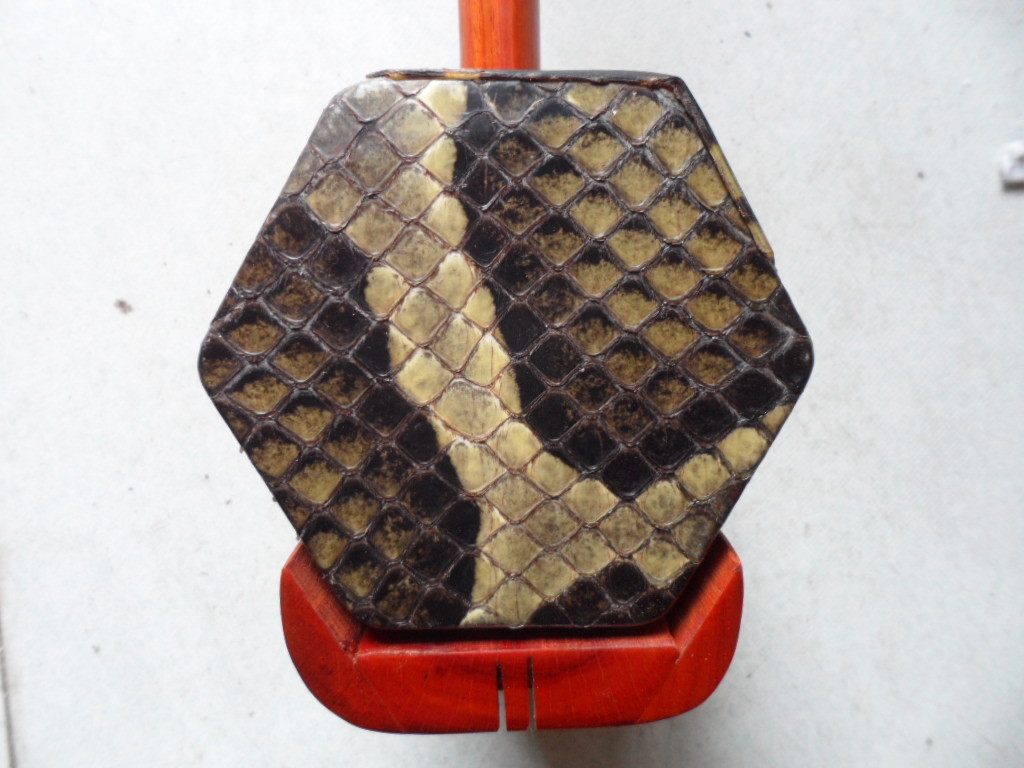 Factory direct small leaf sandalwood Erhu fine refined gift Erhu accessories Jiangsu, Zhejiang, Shanghai and Lu Oh