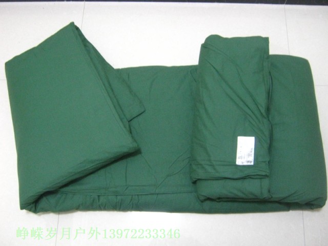 The olive-coloured hot-melt cotton quilt has been