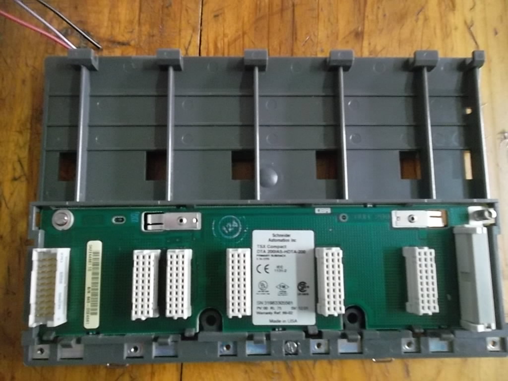Schneider PC PLC Base Backplane CPU Block Modicon Modi CondTA 200 AS-HDTA-200