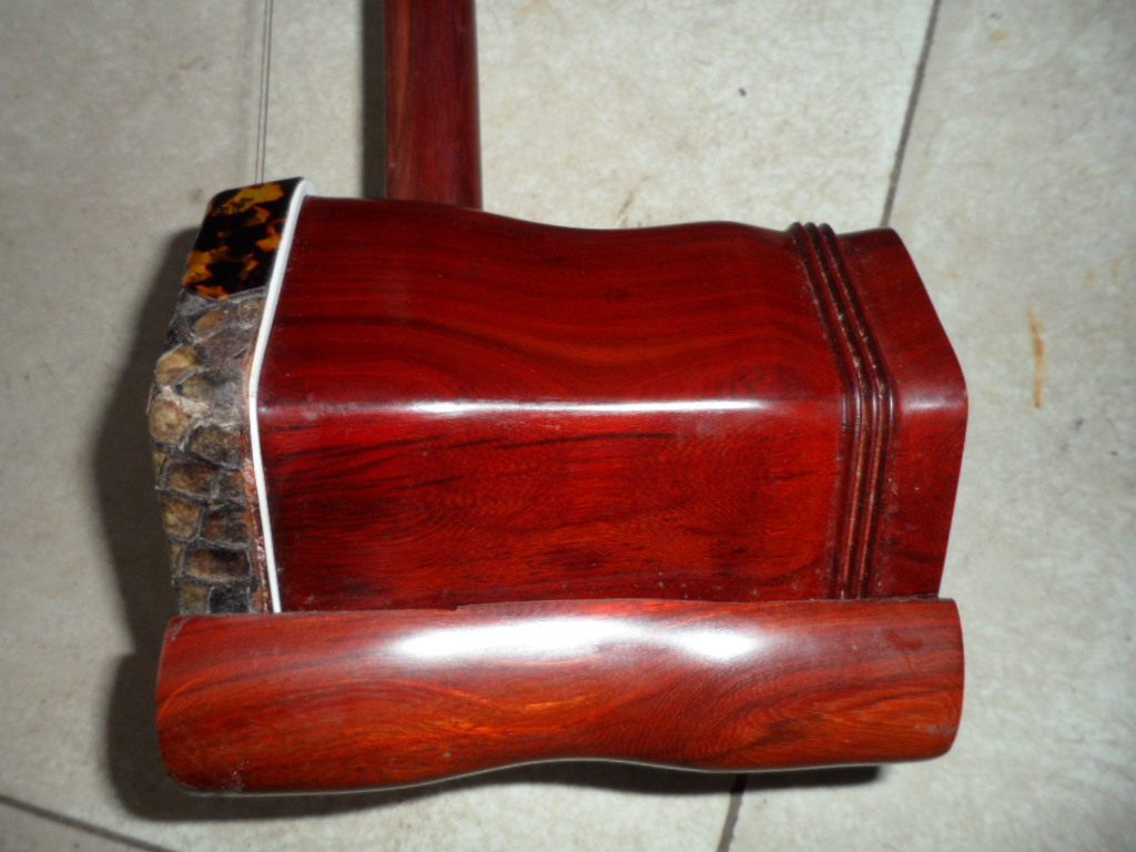 Manufacturer direct sales small leaf purple sandalwood Erhu refined gift box and accessories Jiang Zhejiang Rui