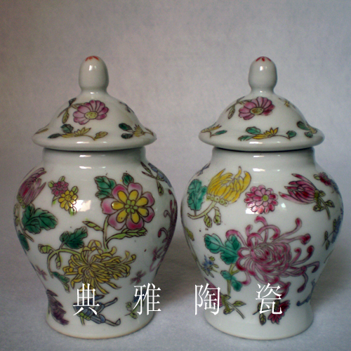 Jingdezhen Cultural Revolution porcelain factory goods ceramic powder colored hand-painted 100 Ju Jar Sky word altar