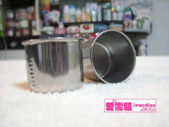 A 68 mink grain cup spoon measuring 2 cups a day for a healthy diet of pet ferret