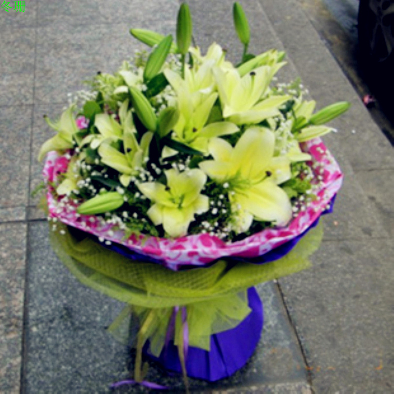 花店库尔勒江阴黄色香水百合花束阿克苏同城鲜花送花商务同事领导