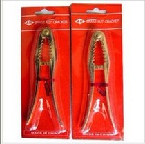 Nuts and walnut clips] Open pecans and other food tools for New Year