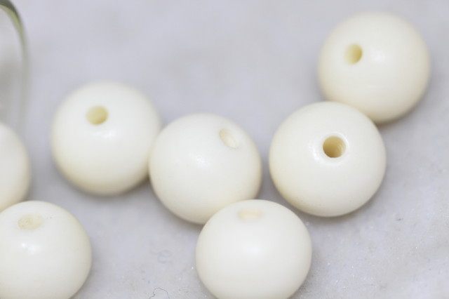 Tibetan Buddhist beads accessories Tibetan beef bone apple round beads with a hole of 1cm and a diameter of 1 25cm