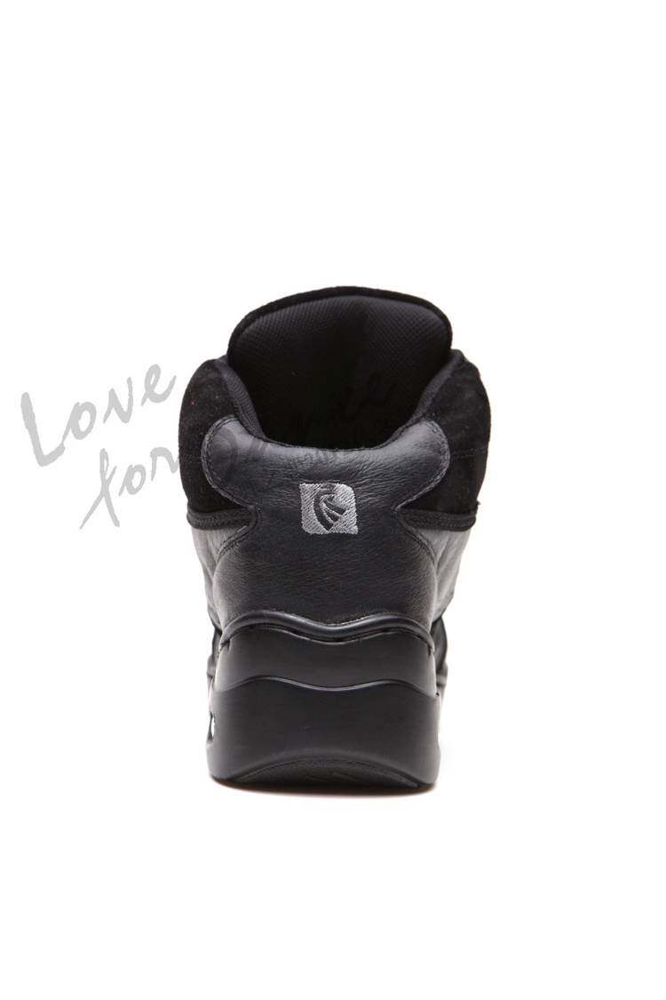 Modern dance shoes for the modern dance