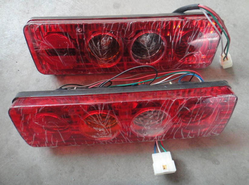 Foton five-star original 800 tricycle tail lights reversing lights brake lights direction lights a pair of 60 yuan nationwide