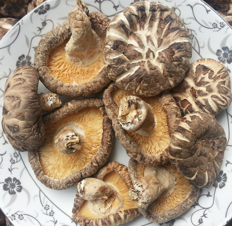 The God Farmhouse Farmhouse Dried Small Flower Mushrooms Small Flower Mushrooms In a Linden mushroom Country of origin Direct 250g clothing