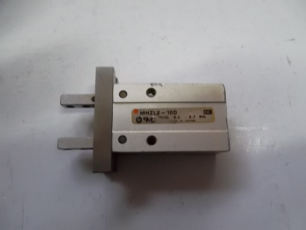 SMC Pneumatic fingers MHZL2-10 in the shape of a