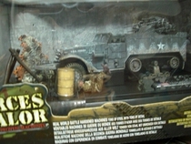 FOV 81203 1:32 World War II US M16 Quadruple Half Track Air Defense Vehicle Snow Edition