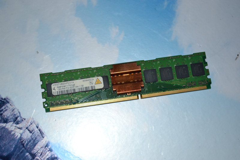 The memory of the Qimenda 1GB2Rx8 PC2-4200F-444-11-B0 server of server