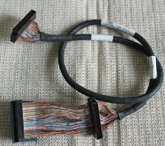 Dell Dell PowerEdge 2950 SCSI Line 68 Pin SCSI Line XJ172
