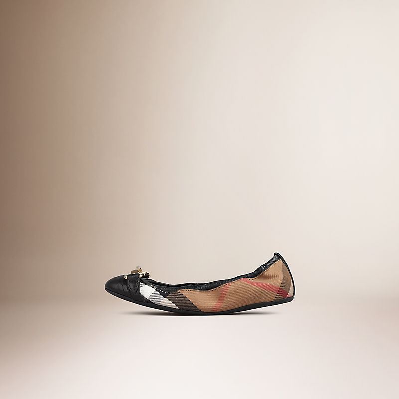 BURBERRY/博柏利鞋扣细节House Check格子芭蕾鞋 39168541