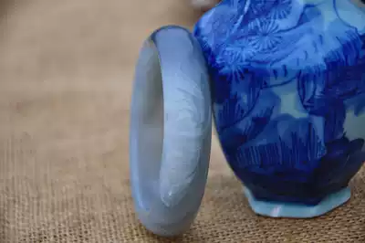 (Heart if the lotus is also a city) lying Lotus, natural Xinjiang blue and white seed carved Lotus Bracelet