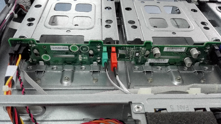 Fujitsu RX100 S7 Hard Disk Backplane S26361-D878-A10 4-SLOT 2 5 SAS