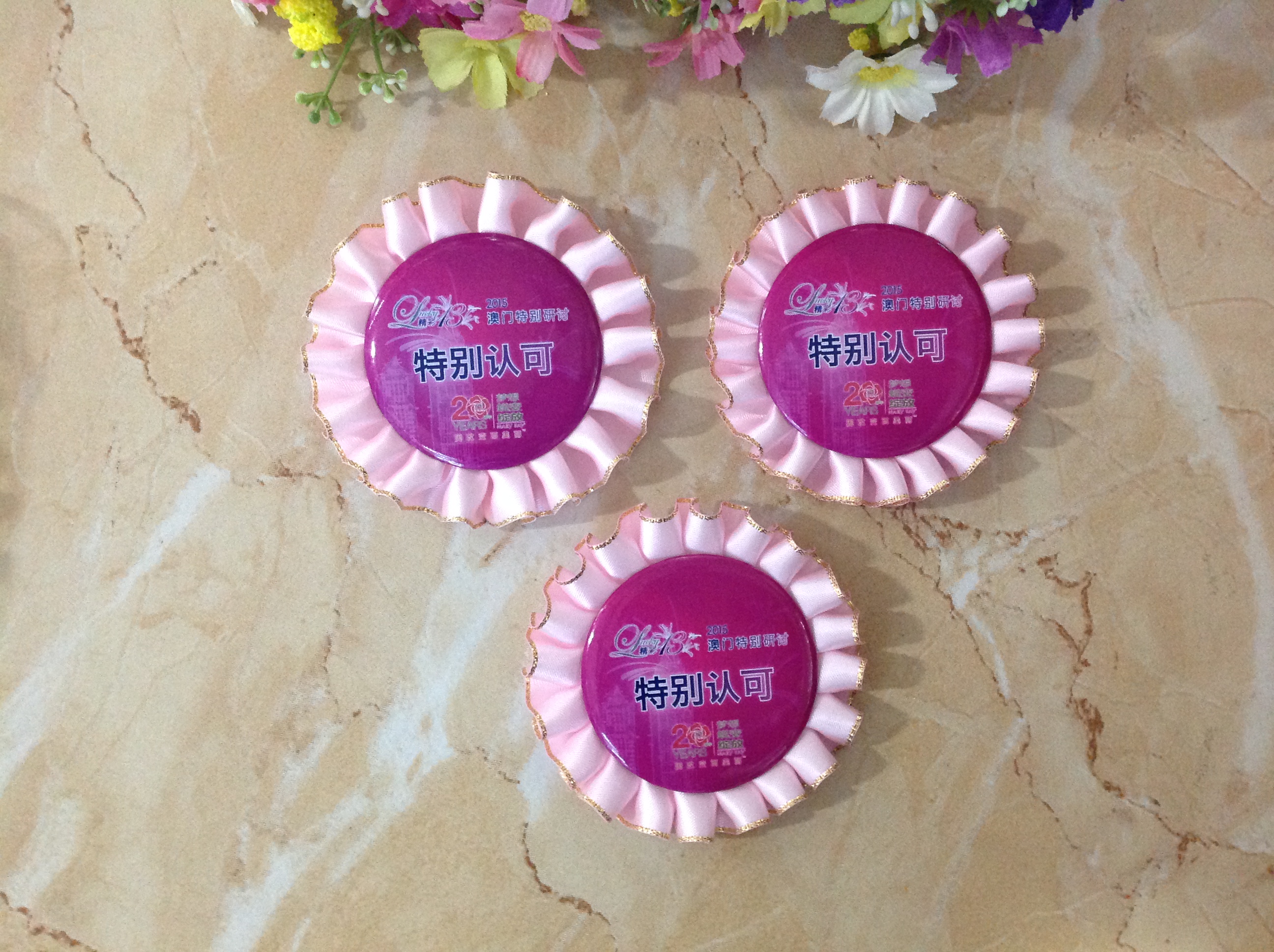 Tinplate badge corsages middle and primary school students badges reward class cadres arm badges after the sale of new products after the price increase after the year