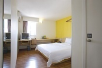 7 Days Hotel chain hotel · Guangzhou Nanfang Hospital Tonghe subway station store Ali exclusive bed room