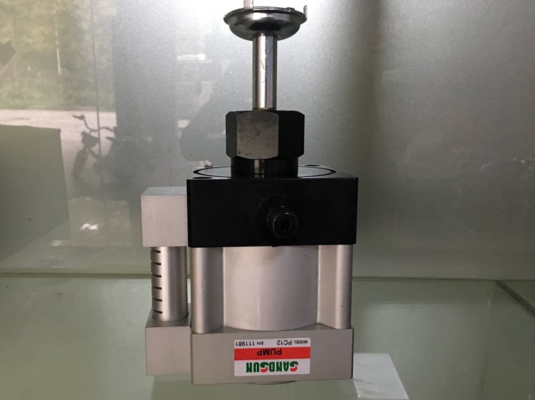 Taiwan Yamada Shun SANDSUN Flush Bed Clip Molder Oil Pump PC12 PC14 PC16 PC16 Bed Pneumatic Clamp Die Pump