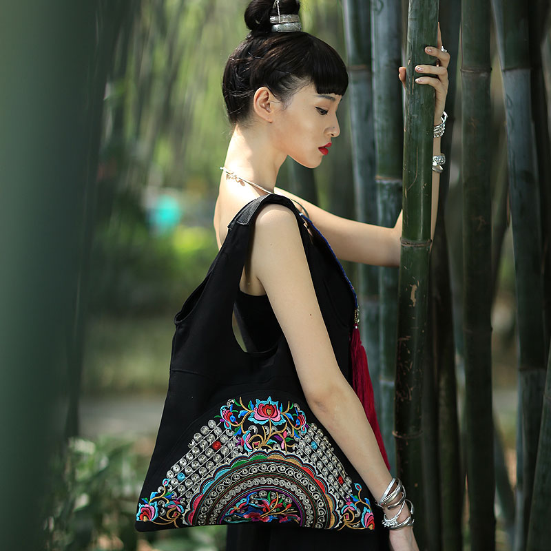 Cloud decoration totem women's bag National style women's satchel embroidered bag Fabric shoulder bag Casual wild fashion women's bag