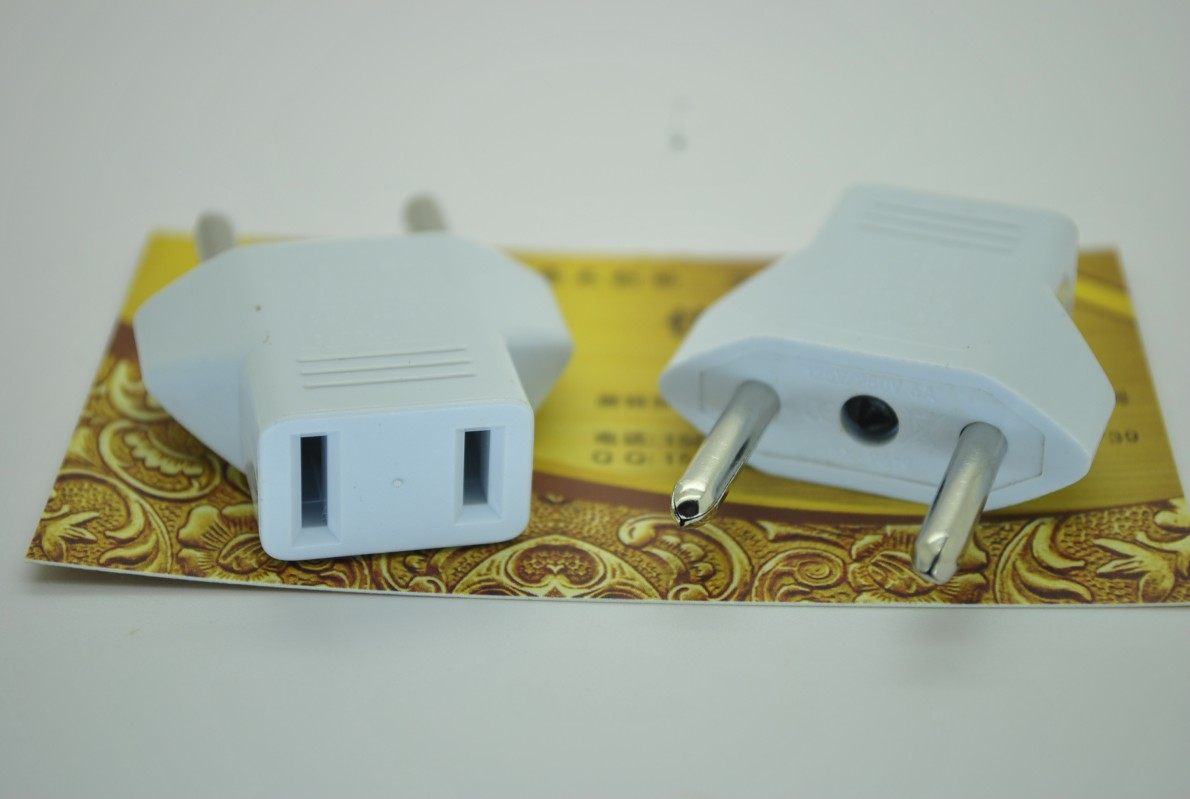 European regulation to national standard flat head to round head European travel black and white two-pin plug 9619