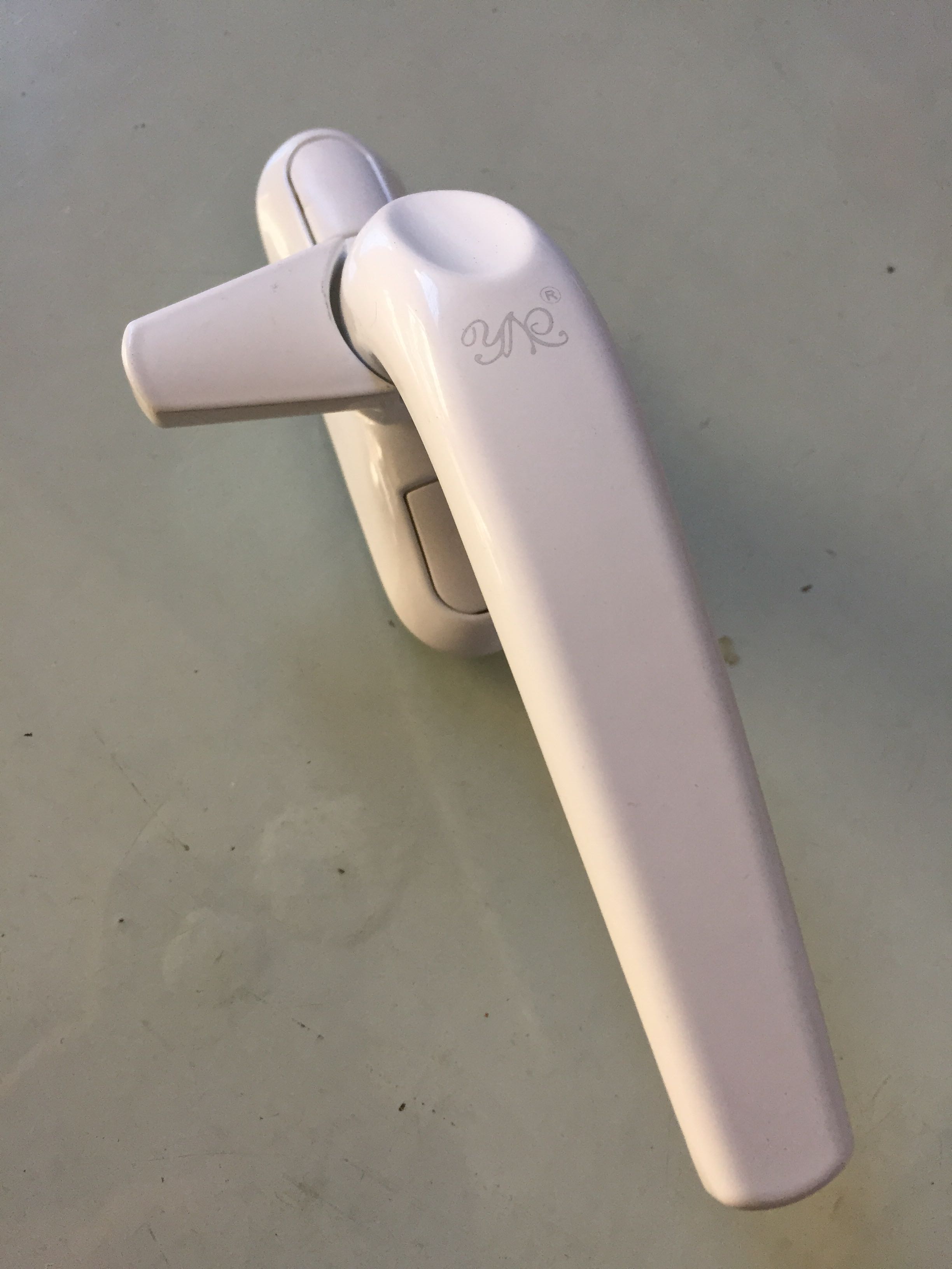 The window lock is the window of Yale luxury plastic steel