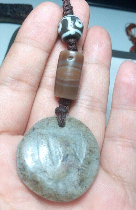 Hundred years old silk agate with eyes