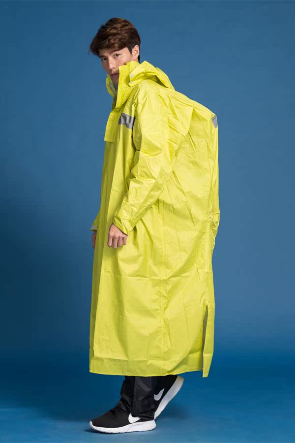 藏衫罩背背大人背包太空连身式风雨衣台湾官网直邮进口