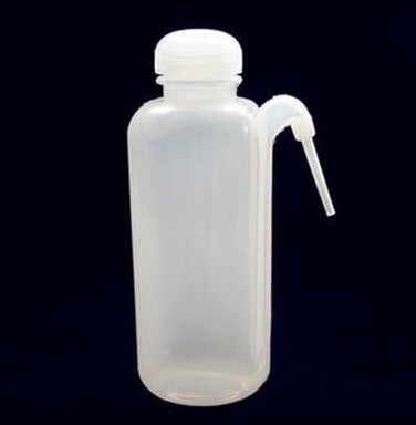 Side tube elbow red head 500ML plastic partial head extrusion bottle blowing bottle elbow flushing cleaning bottle thickened without leakage