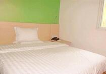 7-day Huanggang Roda River East Street Dhogno Mountain Night Plaza Shop Ali exclusive to the big bed room