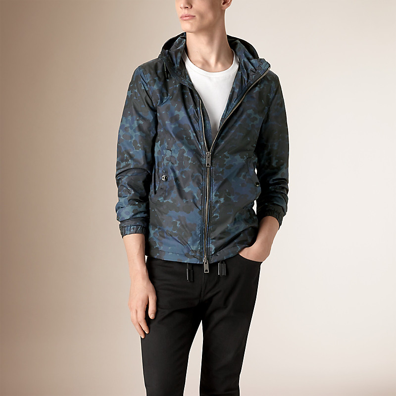 BURBERRY/博柏利迷彩连帽功能性短外套 40126001