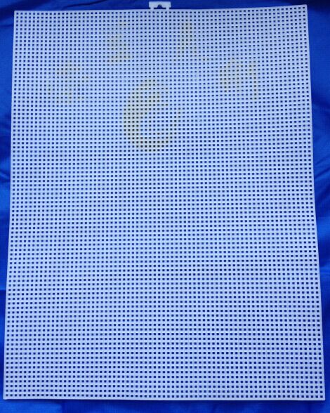 Factory direct sales three-dimensional cross stitch material mesh mesh plastic board 7CT embroidery board