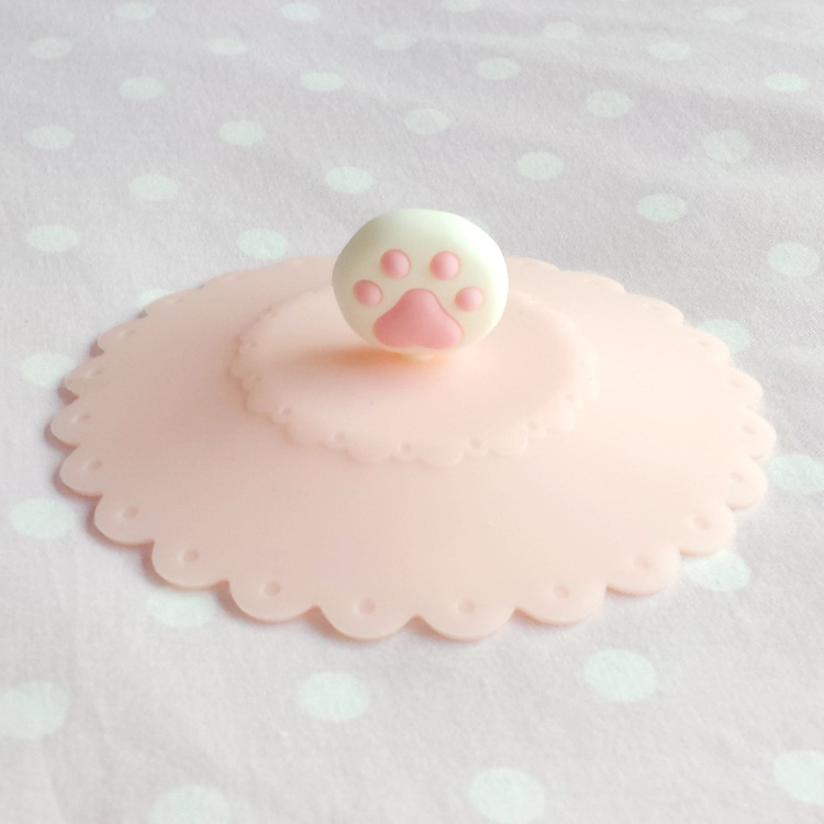 There are cats cute pink and tender cat claw plastic cup cover meat ball meat pad silicone non-toxic petal semi-permeable cover